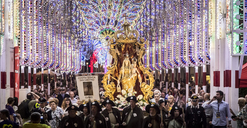 Nel weekend torna Cuneo Illuminata con la corsa sotto le luci, l'infiorata e la processione della Madonna del Carmine Nel weekend torna Cuneo Illuminata con la corsa sotto le luci, l'infiorata e la processione della Madonna del Carmine