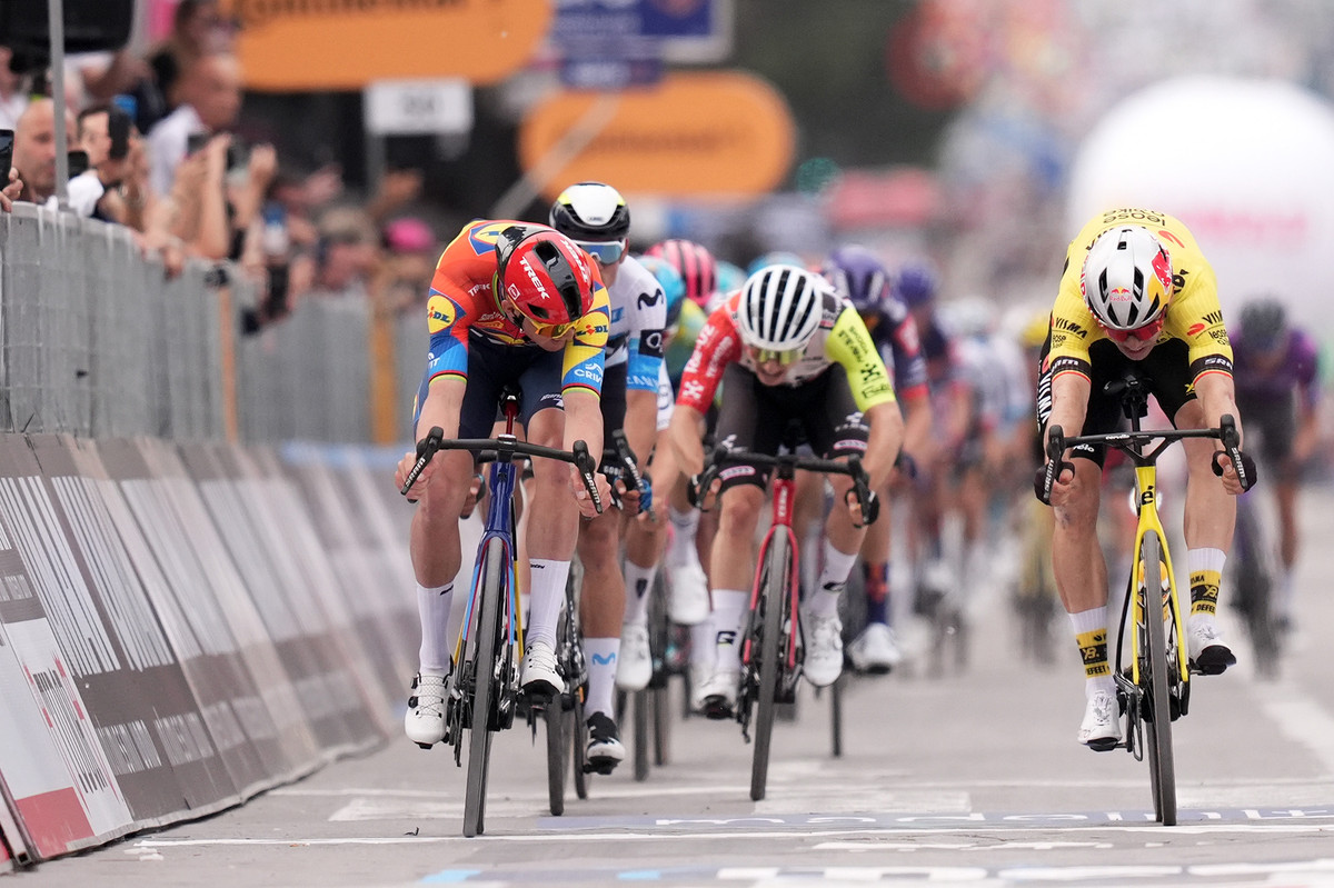 E’ subito Giro show, nel sali e scendi albanese Pedersen vola. Landa saluta subito – Savonanews.it E’ subito Giro show, nel sali e scendi albanese Pedersen vola. Landa saluta subito – Savonanews.it