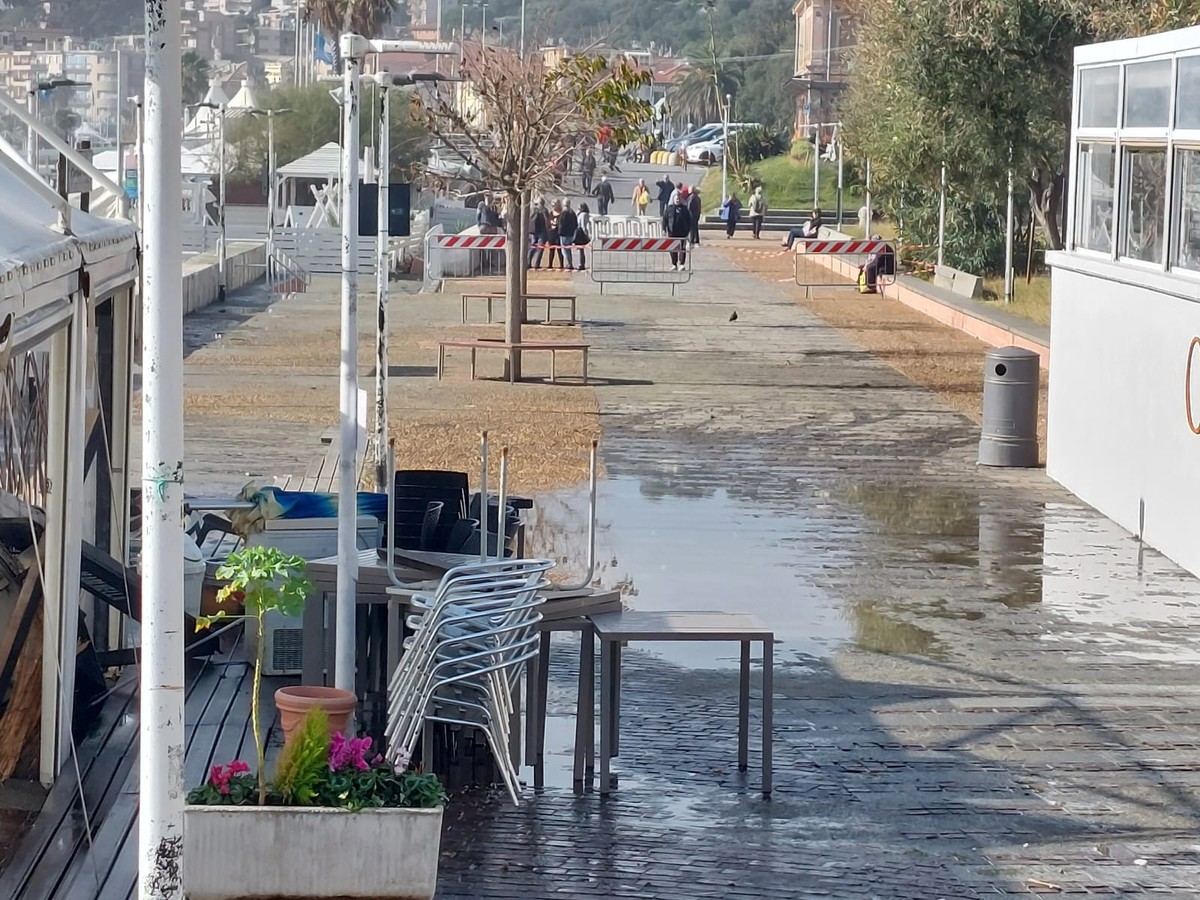 “Non avvicinatevi alla costa, per evitare pericoli” – Savonanews.it “Non avvicinatevi alla costa, per evitare pericoli” – Savonanews.it