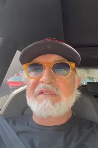 Anche Flavio Briatore bloccato in coda sull'autostrada A10: il video su Instagram Anche Flavio Briatore bloccato in coda sull'autostrada A10: il video su Instagram