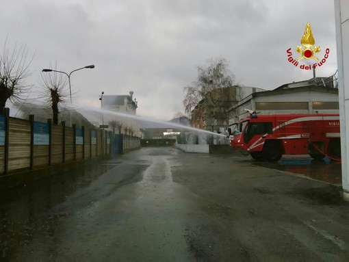 Incendio alla FG Riciclaggi, continua il monitoraggio di Arpal Incendio alla FG Riciclaggi, continua il monitoraggio di Arpal