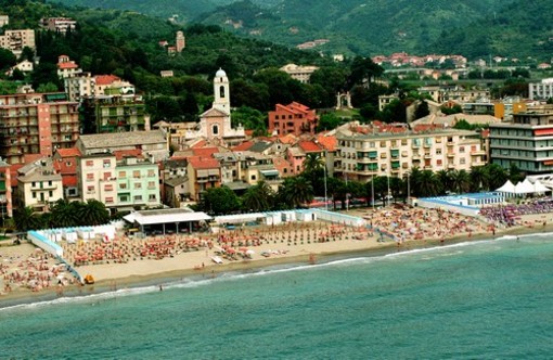Albissola, il sindaco firma l'ordinanza che vieta l'accesso alle spiagge libere fino al 3 giugno Albissola, il sindaco firma l'ordinanza che vieta l'accesso alle spiagge libere fino al 3 giugno