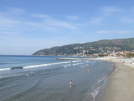 Andora, il 2018 si apre con il cimento invernale “A semmu a bagnu” Andora, il 2018 si apre con il cimento invernale “A semmu a bagnu”