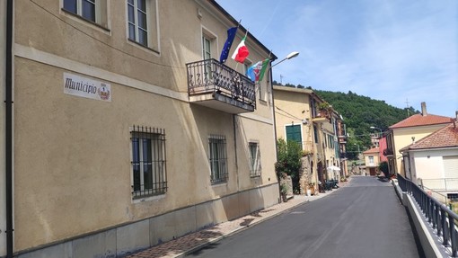 Balestrino, si dimette in massa la minoranza: "Il bilancio presenta un disavanzo di circa 680 mila euro. Non siamo stati minimamente ascoltati" Balestrino, si dimette in massa la minoranza: "Il bilancio presenta un disavanzo di circa 680 mila euro. Non siamo stati minimamente ascoltati"