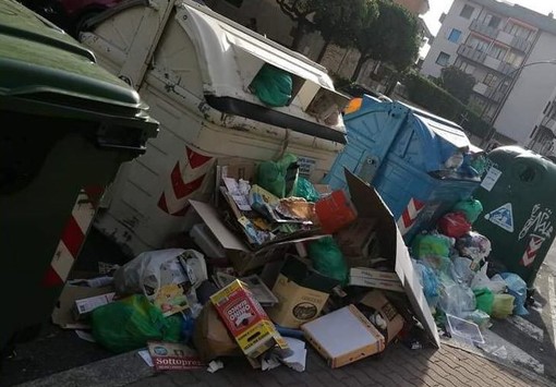 Futuro della raccolta rifiuti a Savona, incontro in Comune. I sindacati: "Verificheremo che le tempistiche vengano rispettate" Futuro della raccolta rifiuti a Savona, incontro in Comune. I sindacati: "Verificheremo che le tempistiche vengano rispettate"