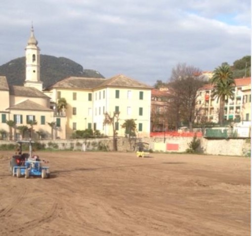 Il Borel di Finale Ligure si rifà il look: iniziati i lavori per il manto sintetico Il Borel di Finale Ligure si rifà il look: iniziati i lavori per il manto sintetico