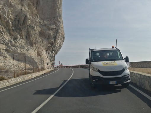 Senso unico alternato a Capo Noli: la rimozione del cantiere questa notte Senso unico alternato a Capo Noli: la rimozione del cantiere questa notte