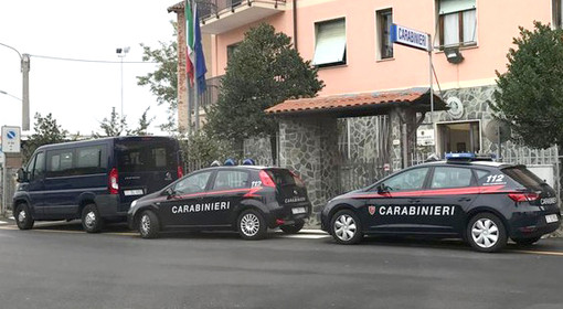 Aggressione di Carcare, spedizione punitiva sfociata per un litigio tra bambini: tre arrestati Aggressione di Carcare, spedizione punitiva sfociata per un litigio tra bambini: tre arrestati