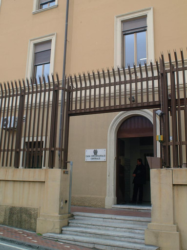 Suicidio di Michele Scarlata, Capece (Sappe): “Chi si toglie la vita in carcere dimostra come i problemi sociali permangano” Suicidio di Michele Scarlata, Capece (Sappe): “Chi si toglie la vita in carcere dimostra come i problemi sociali permangano”