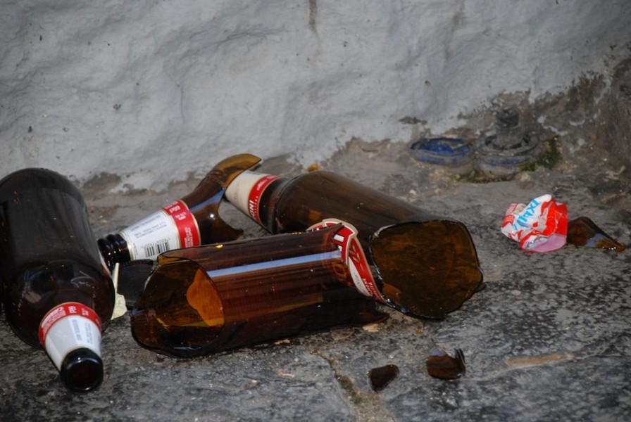 La vigilia di Ferragosto all'insegna dell'alcol: via vai di ambulanze nel savonese La vigilia di Ferragosto all'insegna dell'alcol: via vai di ambulanze nel savonese