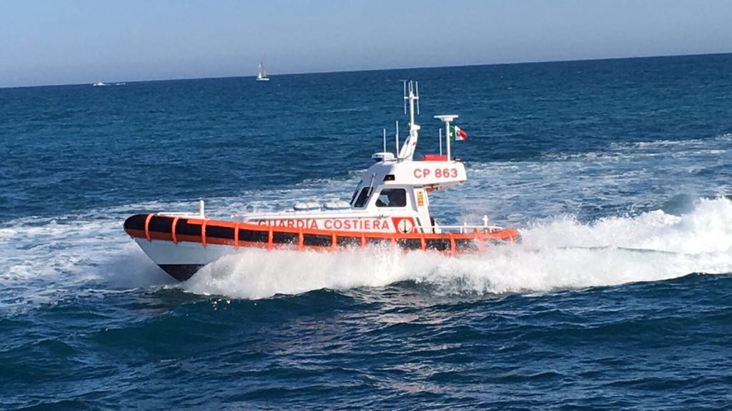 Scontro tra barche tra Savona e Albissola, due persone finiscono in acqua e poi al pronto soccorso Scontro tra barche tra Savona e Albissola, due persone finiscono in acqua e poi al pronto soccorso