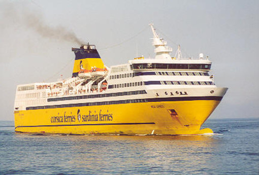 Incendio a bordo della Corsica Ferries a Vado Ligure, ma è una esercitazione Incendio a bordo della Corsica Ferries a Vado Ligure, ma è una esercitazione