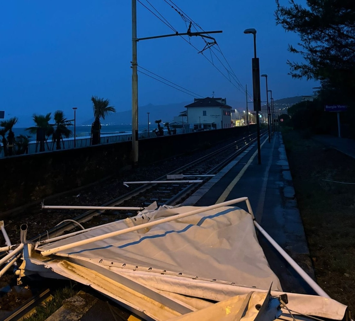 Maltempo, in graduale ripresa la circolazione ferroviaria sulla linea Genova-Ventimiglia Maltempo, in graduale ripresa la circolazione ferroviaria sulla linea Genova-Ventimiglia
