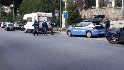 Albenga ed Alassio, controlli della Polizia di Stato: identificate una settantina di persone e controllati diversi veicoli Albenga ed Alassio, controlli della Polizia di Stato: identificate una settantina di persone e controllati diversi veicoli