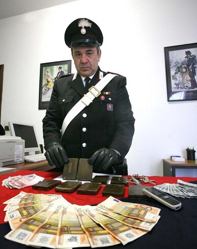 Due persone arrestate a Cortemilia per spaccio e coltivazione di sostanze stupefacenti Due persone arrestate a Cortemilia per spaccio e coltivazione di sostanze stupefacenti