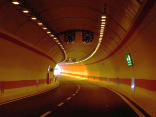 Chiude nuovamente la galleria Fugona sulla SP29: ecco gli orari di stop al transito Chiude nuovamente la galleria Fugona sulla SP29: ecco gli orari di stop al transito