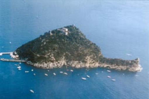 Elezioni amministrative Bergeggi, presentata la lista "Uniti per Bergeggi" in appoggio a Roberto Arboscello Elezioni amministrative Bergeggi, presentata la lista "Uniti per Bergeggi" in appoggio a Roberto Arboscello