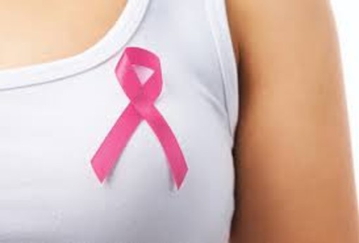 Alassio si tinge di rosa per la lotta al tumore al seno Alassio si tinge di rosa per la lotta al tumore al seno