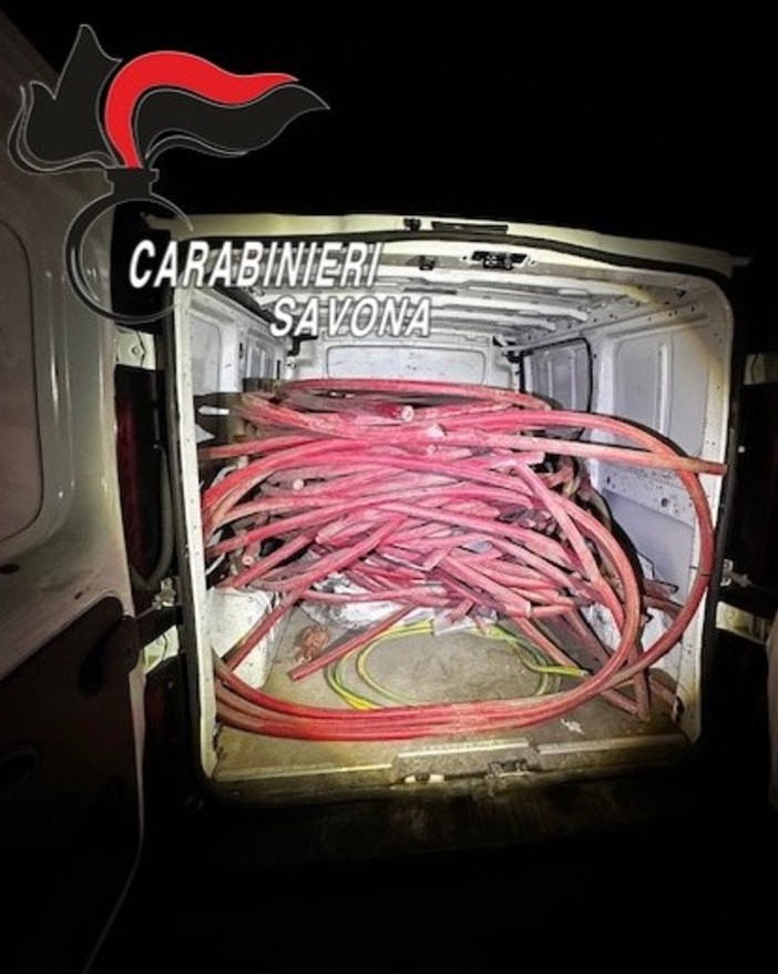 Rubano 1000 kg di rame da un magazzino a Cairo: due albanesi patteggiano