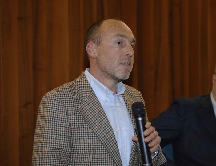 Provincia, reintegrato il dirigente Novaro uno dei sette indagati per presunti concorsi truccati Provincia, reintegrato il dirigente Novaro uno dei sette indagati per presunti concorsi truccati
