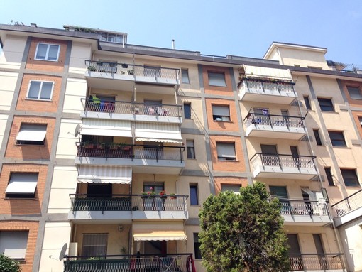 Padre ucciso dal figlio in via Luigi Sambolino a Savona, l'esame autoptico conferma la morte per coltellate Padre ucciso dal figlio in via Luigi Sambolino a Savona, l'esame autoptico conferma la morte per coltellate