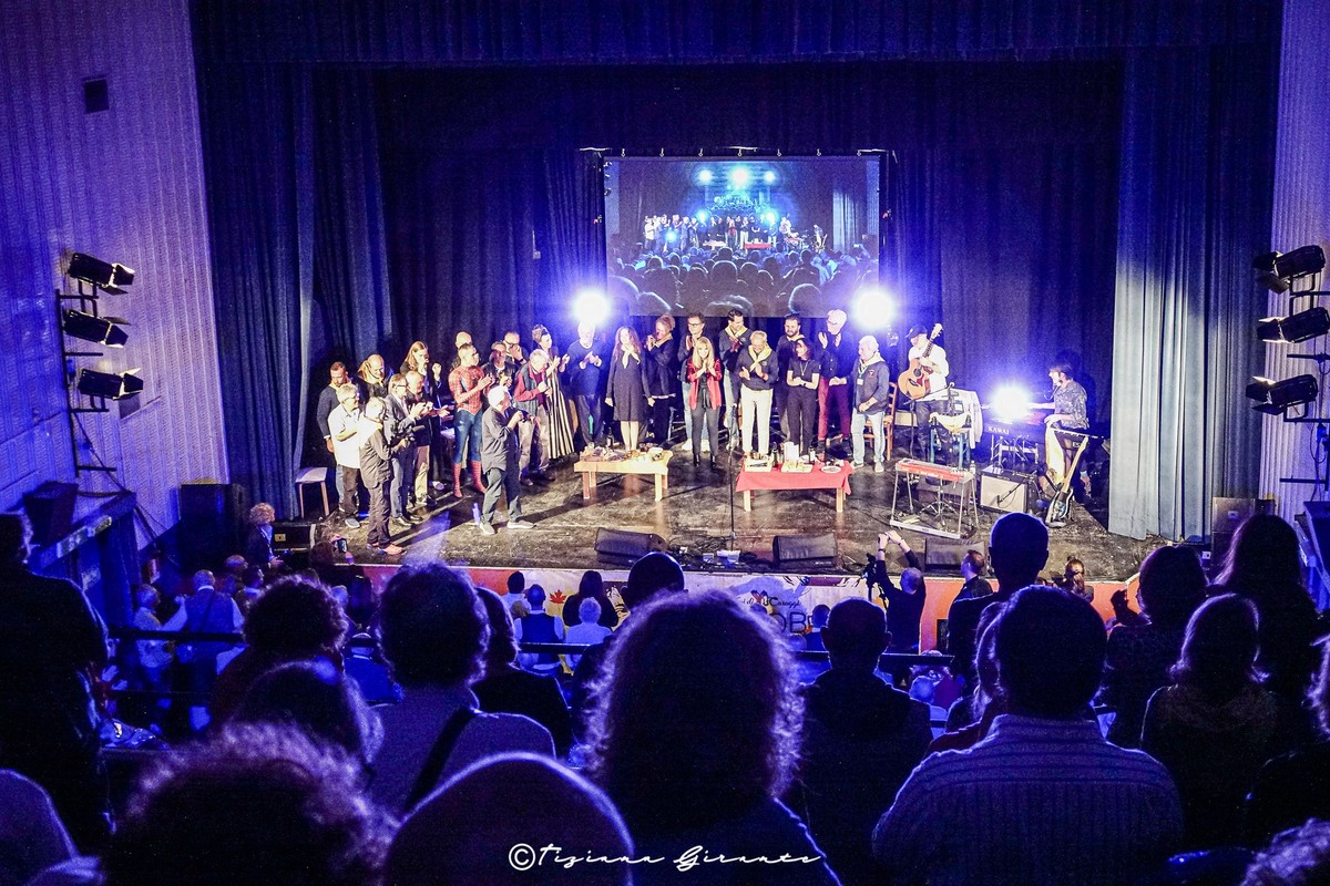 L'ironia di Antonio Ricci, la voce di Gigliola Cinquetti, le note di Faber rivisitate, Spiderman Villardita: "Ottobre De André" chiude col botto L'ironia di Antonio Ricci, la voce di Gigliola Cinquetti, le note di Faber rivisitate, Spiderman Villardita: "Ottobre De André" chiude col botto