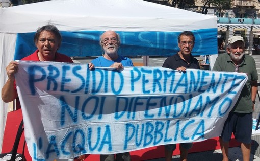 Acqua bene comune, continua il presidio permanente in Piazza Sisto Acqua bene comune, continua il presidio permanente in Piazza Sisto