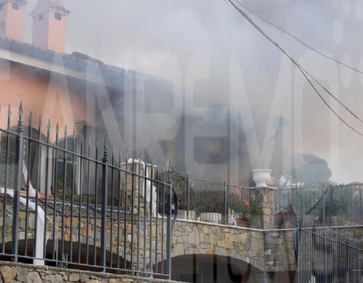 A Sanremo crolla ed esplode la villa affittata a Gabriel Garko: morta una donna (foto e video) A Sanremo crolla ed esplode la villa affittata a Gabriel Garko: morta una donna (foto e video)