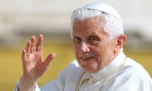È morto Benedetto XVI, lutto per la scomparsa di Papa Ratzinger È morto Benedetto XVI, lutto per la scomparsa di Papa Ratzinger