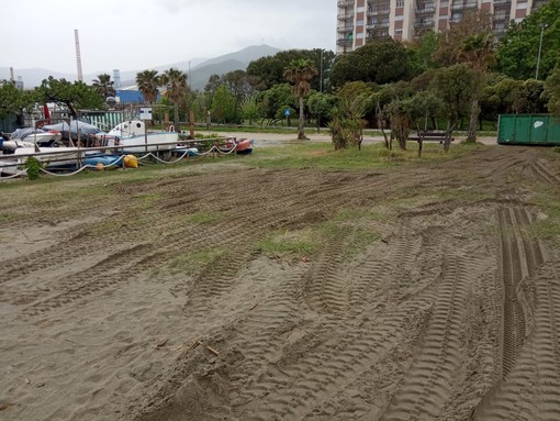 Savona, assenza dei servizi pubblici nella spiaggia di Savona. Il gruppo consiliare Pd: "Il sindaco solleciti l'Autorità Portuale" Savona, assenza dei servizi pubblici nella spiaggia di Savona. Il gruppo consiliare Pd: "Il sindaco solleciti l'Autorità Portuale"
