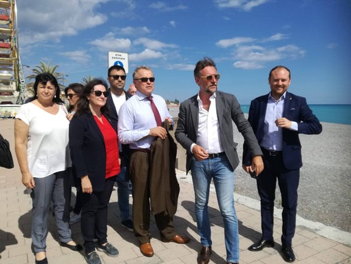 Bordighera, sopralluogo dell'assessore regionale Benveduti: “Una pista ciclabile affacciata sul mare, che unisca la nostra Riviera" Bordighera, sopralluogo dell'assessore regionale Benveduti: “Una pista ciclabile affacciata sul mare, che unisca la nostra Riviera"