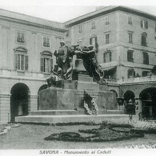 Savona: Franco Rebagliati  propone l'album fotografico di piazza Mameli scaricabile