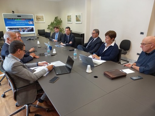 Code interminabili sulla A10, oggi l'incontro con Toti: "Nel week end via i cantieri in direzione Genova" Code interminabili sulla A10, oggi l'incontro con Toti: "Nel week end via i cantieri in direzione Genova"