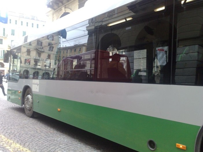 Tpl, M5S abbandona l'aula: "Toti si barrica nel palazzo e chiude le porte ai lavoratori" Tpl, M5S abbandona l'aula: "Toti si barrica nel palazzo e chiude le porte ai lavoratori"