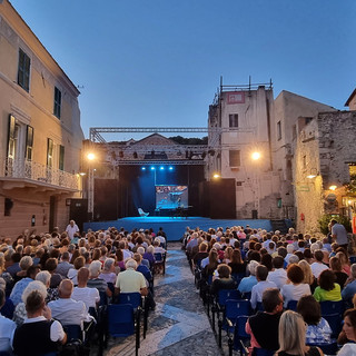 Festival teatrale di Borgio Verezzi, che attesa! In coda all'alba per i biglietti