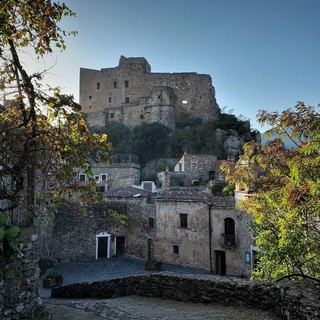 Val Neva, su il sipario. A Castelvecchio di Rocca Barbena, Zuccarello ed Erli torna il "FestivalContrario"