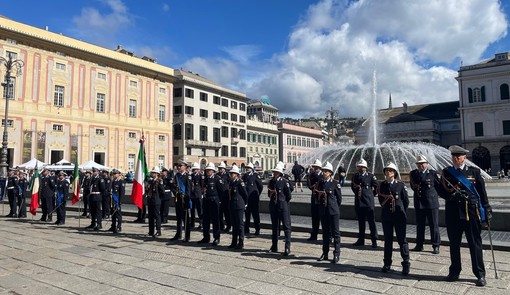 Savona, otto agenti della polizia locale premiati a Genova per meriti speciali