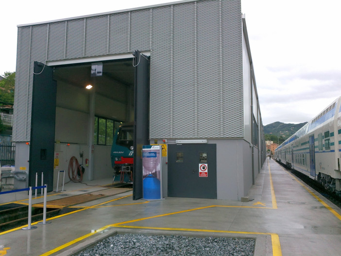 Savona: inaugurato il nuovo edificio per la manutenzione dei treni regionali Savona: inaugurato il nuovo edificio per la manutenzione dei treni regionali