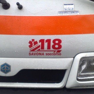 Incidente all'uscita del casello di Albisola: ferito al San Paolo