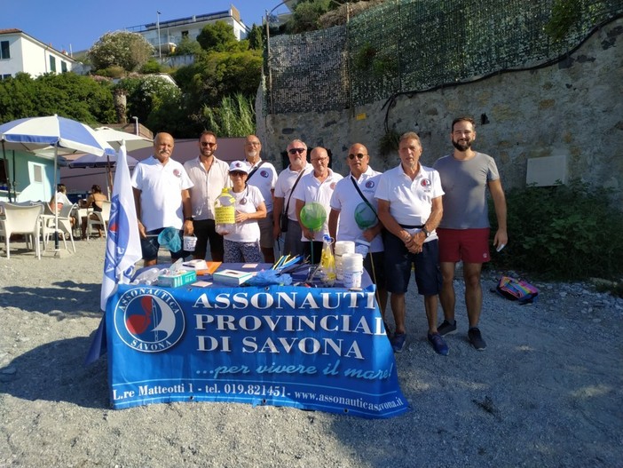 “In spiaggia senza filtri”, Assonautica ad Albisola Superiore: oltre 2500 mozziconi raccolti (FOTO)