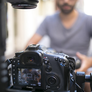 Albenga, "Visual" trasforma il centro storico ingauno in un set cinematografico