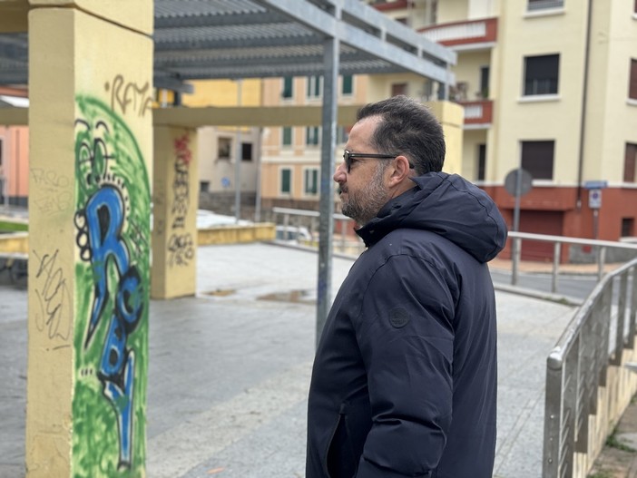 Degrado in piazza Europa ad Albenga, Podio: "Famiglie e ragazzi meritano spazi decorosi" Degrado in piazza Europa ad Albenga, Podio: "Famiglie e ragazzi meritano spazi decorosi"