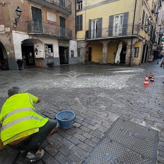 Cairo, prosegue il percorso di riqualificazione di via Roma: secondo step di pulizia straordinaria e lavaggio
