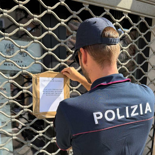 Barber shop incustodito e titolare ubriaco: sospesa la licenza per 20 giorni ad un'attività di Zinola