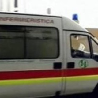 Finale Ligure, ciclista cade urtato da un'auto