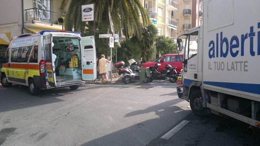 Scontro moto - furgone ad Andora: 17enne ferito
