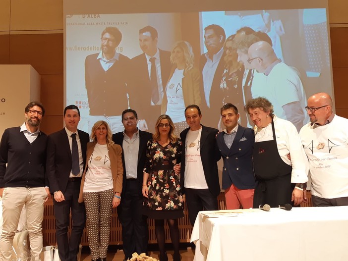 Regione, gemellaggio solidale tra le eccellenze liguri e piemontesi alla Fiera del Tartufo di Alba Regione, gemellaggio solidale tra le eccellenze liguri e piemontesi alla Fiera del Tartufo di Alba