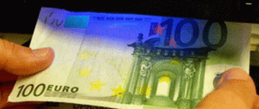 Pagava con soldi falsi: giovane truffatrice arrestata a Savona