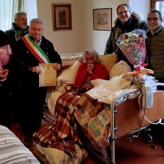 Dego in festa per Ameris Marenco: l’ex maestra delle scuole elementari compie 100 anni Dego in festa per Ameris Marenco: l’ex maestra delle scuole elementari compie 100 anni