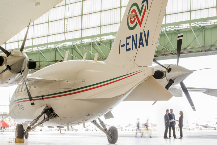 Piaggio Aerospace sigla contratto con ENAV per 12,6 milioni di euro Piaggio Aerospace sigla contratto con ENAV per 12,6 milioni di euro